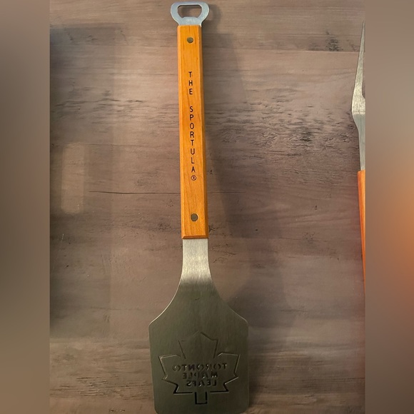 Maple Leafs BBQ Set - Picture 3 of 7